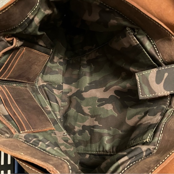 Jack George’s Voyager Arizona Buffalo Leather Messenger Bag - Picture 12 of 13